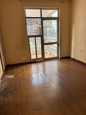 Room in 2 BHK Apartment at Piyush Heights, Sector 89 – for Rent