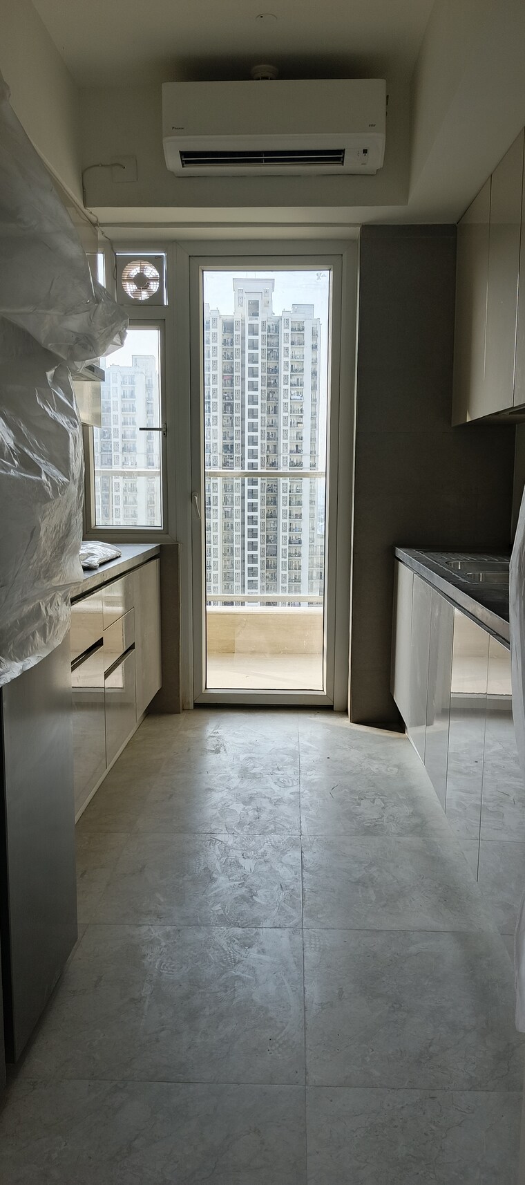 Room, dlf-one-midtown 3 Bedroom 2300 Sq.Ft. Apartment In Moti Nagar Delhi 9689304