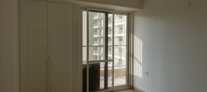 Room in 3 BHK Apartment at DLF One Midtown, Moti Nagar – for Rent