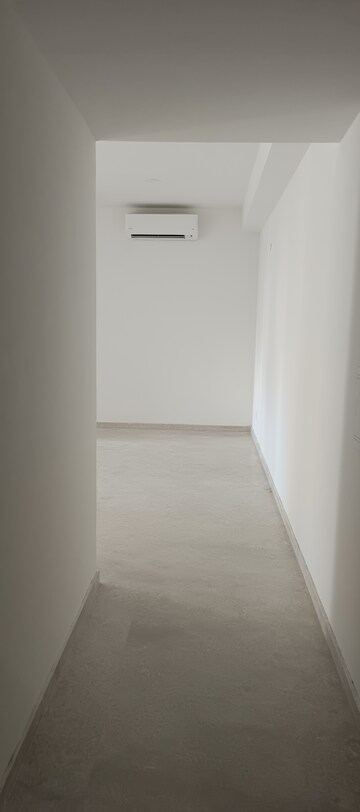 Room in 3 BHK Apartment at DLF One Midtown, Moti Nagar – for Rent