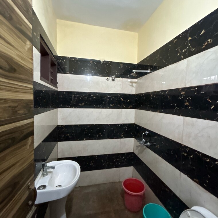 Bathroom, kharar landran road 2 Bedroom 1000 Sq.Ft. Apartment In Kharar Landran Road Mohali 9689307