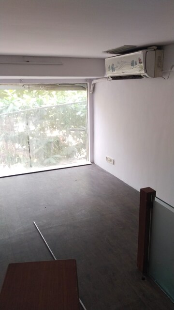 Room in  Office Space at Om Heera Panna Mall, Andheri West – for Rent