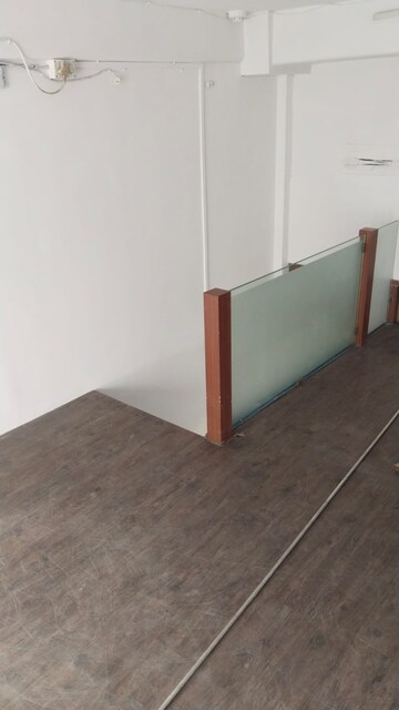 Room in  Office Space at Om Heera Panna Mall, Andheri West – for Rent