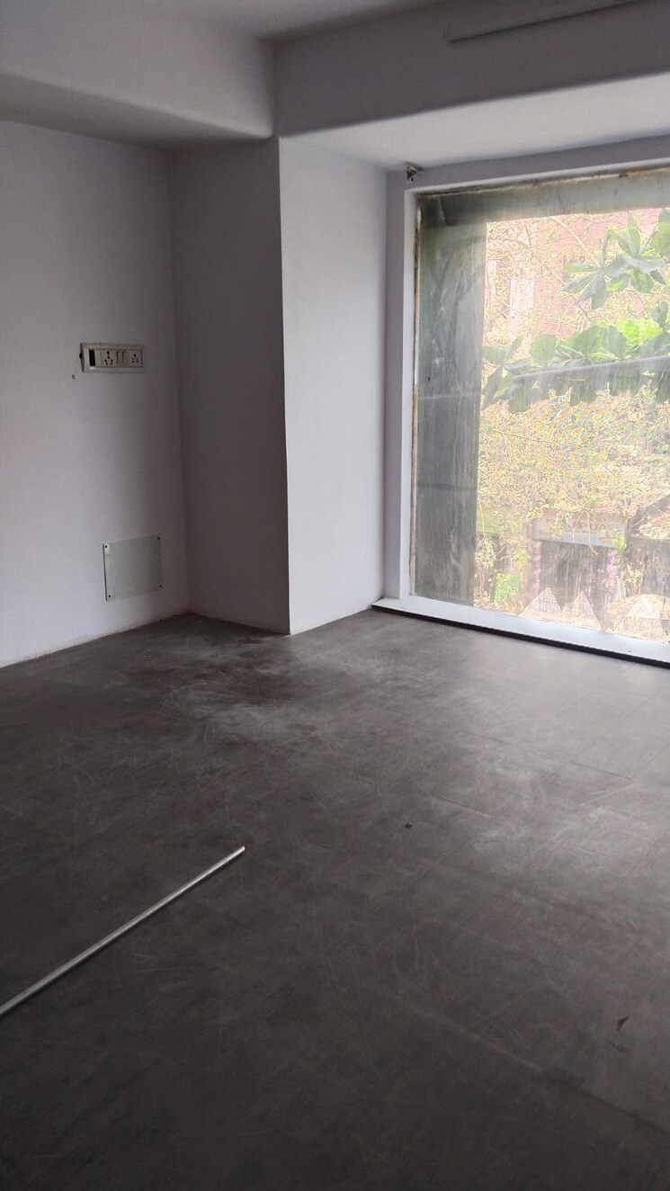 Room, om-heera-panna-mall Commercial Office Space 250 Sq.Ft. In Andheri West Mumbai 9689298