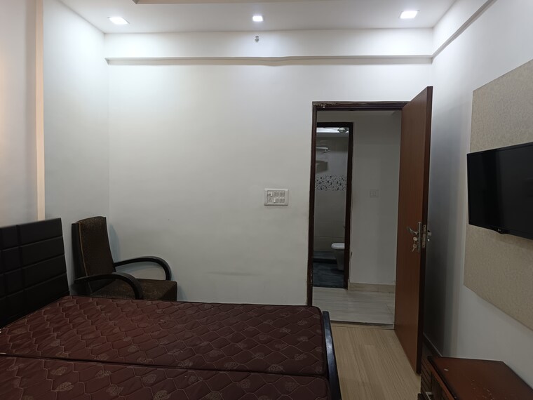 Room, moti nagar 3 Bedroom 1558 Sq.Ft. Apartment In Moti Nagar Delhi 9689248