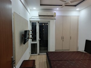 Room in 3 BHK Apartment at Moti Nagar – for Rent