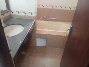 Bathroom in 3.5 BHK Apartment at Parsvnath Green Ville, Sector 48 – for Rent
