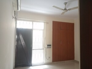 Room in 3.5 BHK Apartment at Parsvnath Green Ville, Sector 48 – for Rent