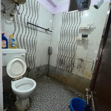 Bathroom in 2 BHK Builder Floor at Katwaria Sarai – for Rent