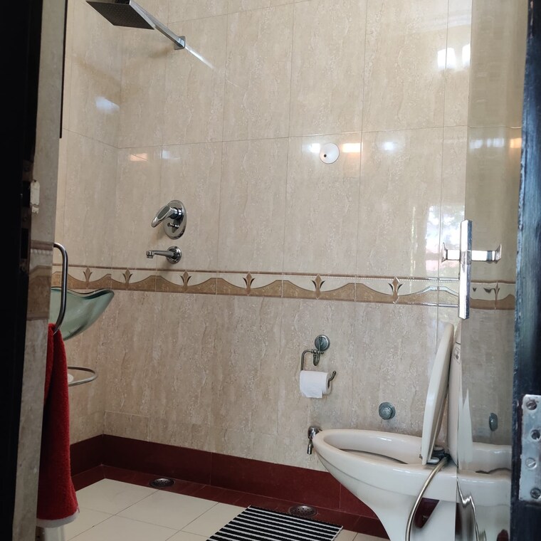 Bathroom, greater kailash ii 2 Bedroom 1800 Sq.Ft. Builder Floor In Greater Kailash ii Delhi 9689375