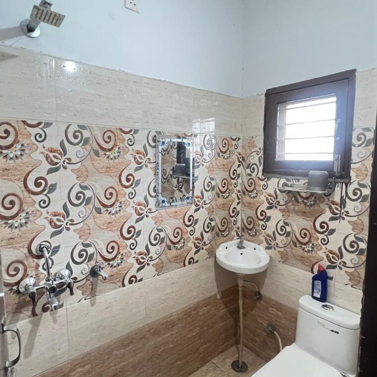 Bathroom, kharar landran road 2 Bedroom 900 Sq.Ft. Apartment In Kharar Landran Road Mohali 9689385