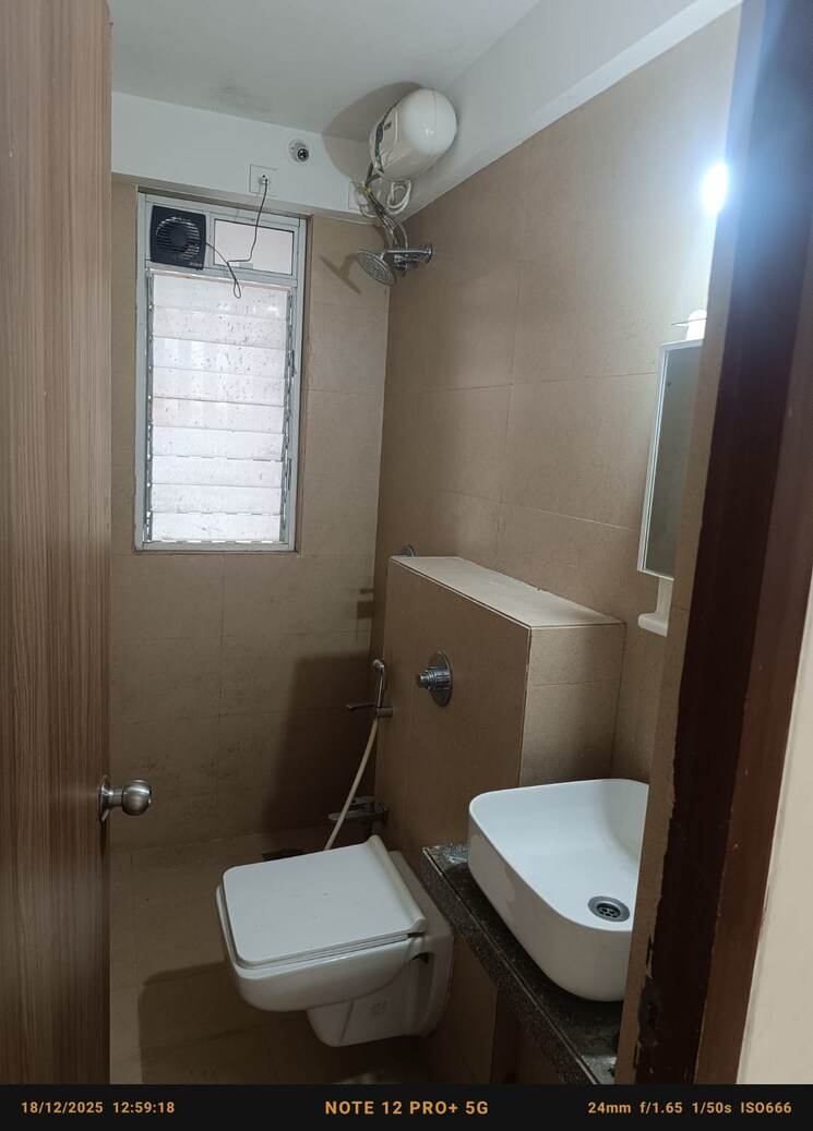 Bathroom, poddar-spraha-diamond 1.5 Bedroom 580 Sq.Ft. Apartment In Chembur Mumbai 9689418