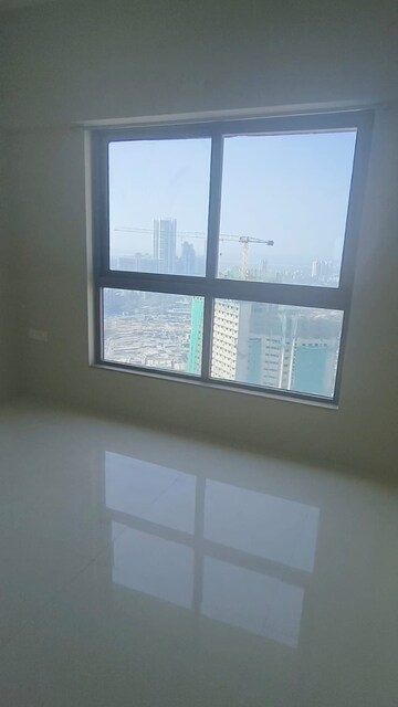 Room in 3 BHK Apartment at Siddha Seabrook, Kandivali West – for Rent