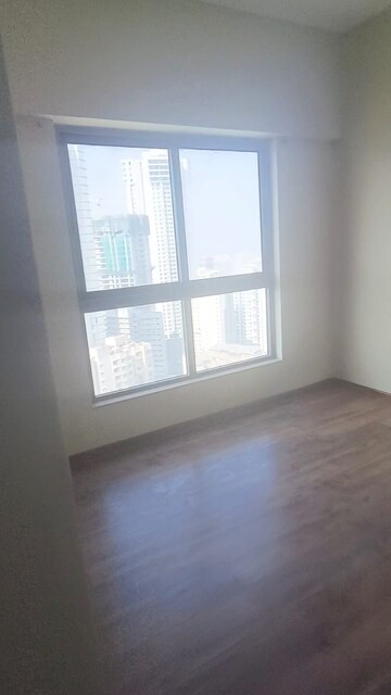 Room in 3 BHK Apartment at Siddha Seabrook, Kandivali West – for Rent