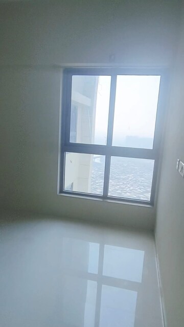 Room in 3 BHK Apartment at Siddha Seabrook, Kandivali West – for Rent