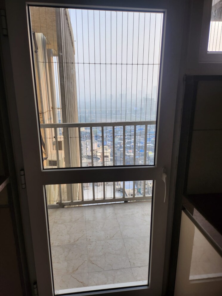 Balcony, shapoorji-pallonji-bkc-28 2 Bedroom 639 Sq.Ft. Apartment In Bandra East Mumbai 9689448