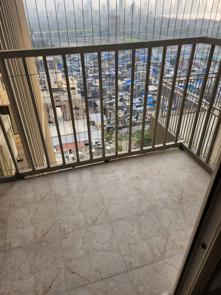 Balcony, shapoorji-pallonji-bkc-28 2 Bedroom 639 Sq.Ft. Apartment In Bandra East Mumbai 9689448