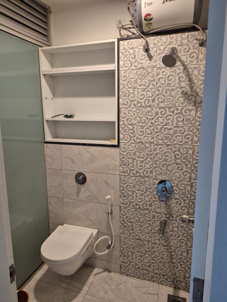 Bathroom, amanora-gold-towers 1.5 Bedroom 850 Sq.Ft. Apartment In Hadapsar Pune 9689480