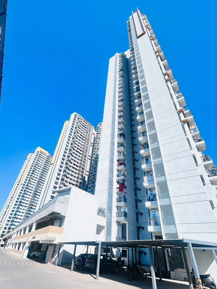 Exterior View, amanora-gold-towers 1.5 Bedroom 850 Sq.Ft. Apartment In Hadapsar Pune 9689480