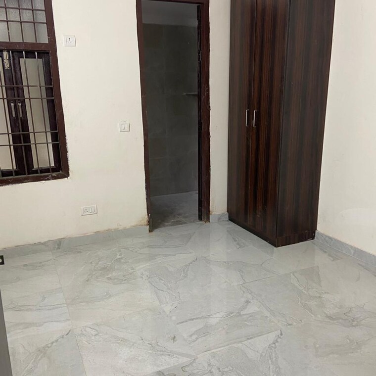 Room, chattarpur 3 Bedroom 1100 Sq.Ft. Builder Floor In Chattarpur Delhi 9689517