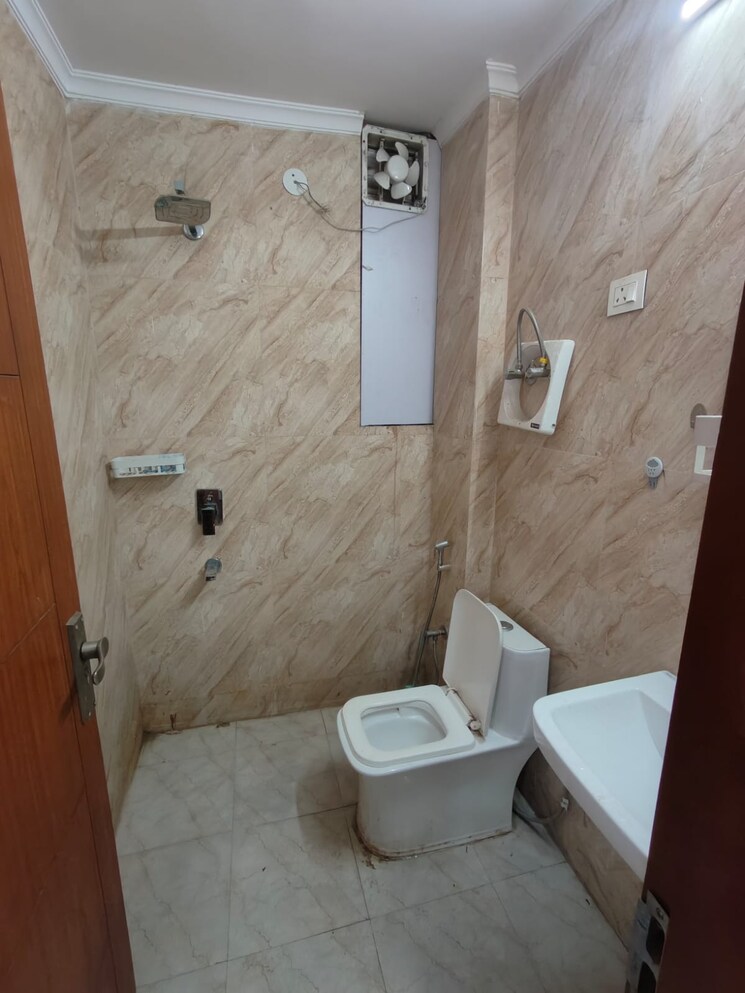 Bathroom, saket 2 Bedroom 850 Sq.Ft. Builder Floor In Saket Delhi 9689527
