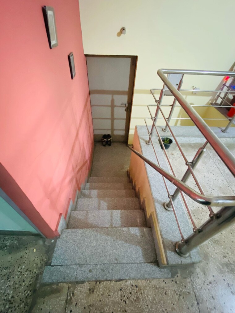 Room, viraj khand Pg For Boys & Girls In Viraj Khand 9689536