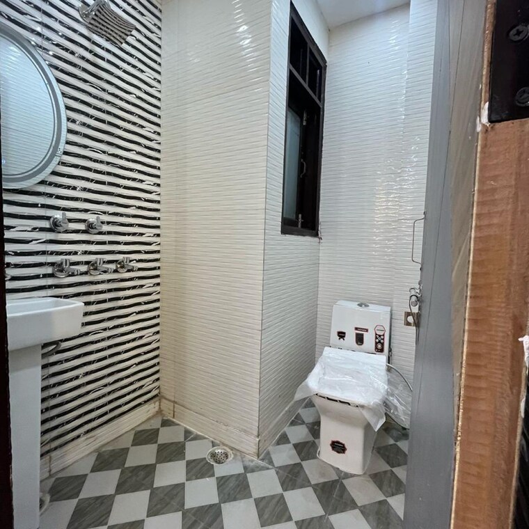 Bathroom, dwarka mor 2 Bedroom 55 Sq.Yd. Builder Floor In Dwarka Mor Delhi 9689562