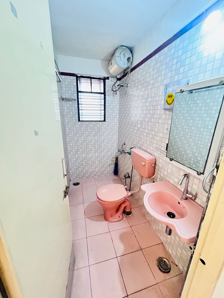 Bathroom, magarpatta-daffodils-apartment 2 Bedroom 1000 Sq.Ft. Apartment In Hadapsar Pune 9689573