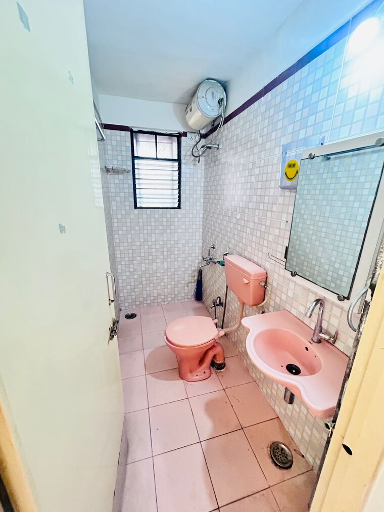 Bathroom, magarpatta-daffodils-apartment 2 Bedroom 1000 Sq.Ft. Apartment In Hadapsar Pune 9689573