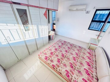 Bedroom in 2 BHK Apartment at Magarpatta Daffodils Apartment, Hadapsar – for Rent