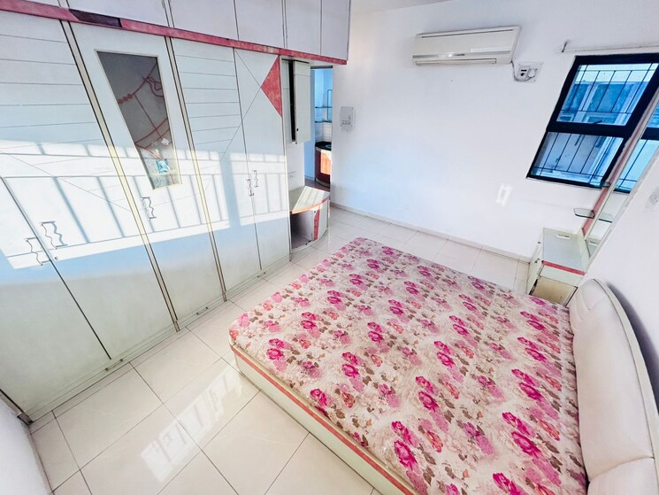 Bedroom, magarpatta-daffodils-apartment 2 Bedroom 1000 Sq.Ft. Apartment In Hadapsar Pune 9689573