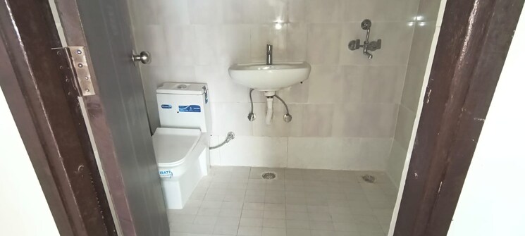 Bathroom, ansal-royal-heritage 4 Bedroom 1815 Sq.Ft. Apartment In Sector 70 Faridabad 9689571