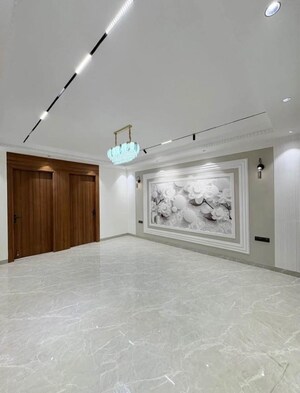 Room in 4 BHK Builder Floor at Empire Floors, Sector 57 – for Sale