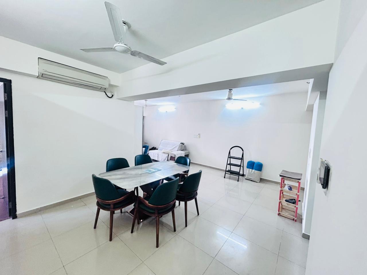 2.5 BHK + Extra Room Apartment For Rent in Amanora Future Towers