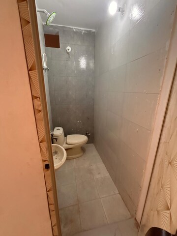 Bathroom in 1.5 BHK Builder Floor at Mayur Vihar Phase 1 – for Rent
