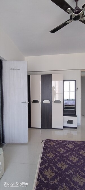 Room in 4 BHK Apartment at Darshan Rico, Lower Parel – for Rent