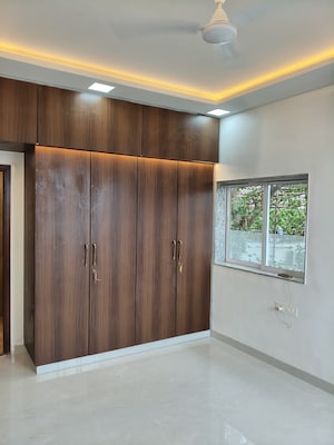 Bedroom in 2 BHK Apartment at Bhoomi Plaza, Dadar West – for Rent