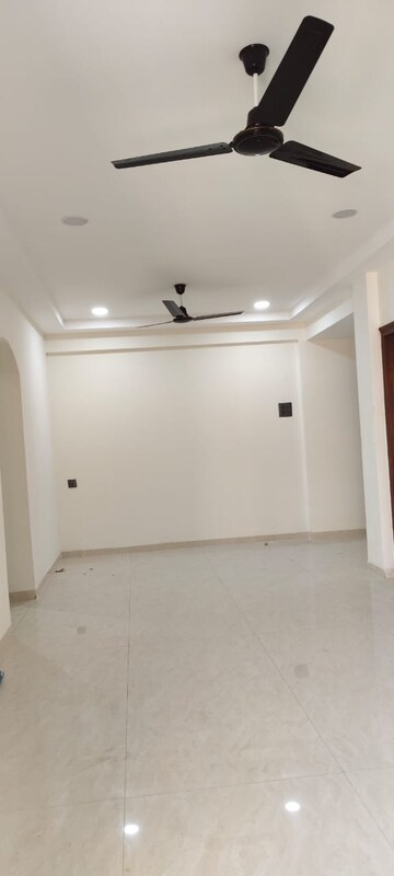 Room in 2 BHK Apartment at Raj Infinia, Malad West – for Rent