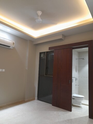 Room in 4 BHK Apartment at Greater Kailash ii – for Rent