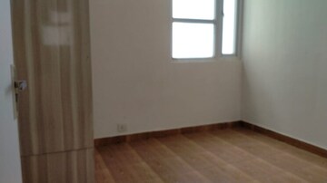 Room in 2 BHK Apartment at Tulip Lemon, Sector 70 – for Rent