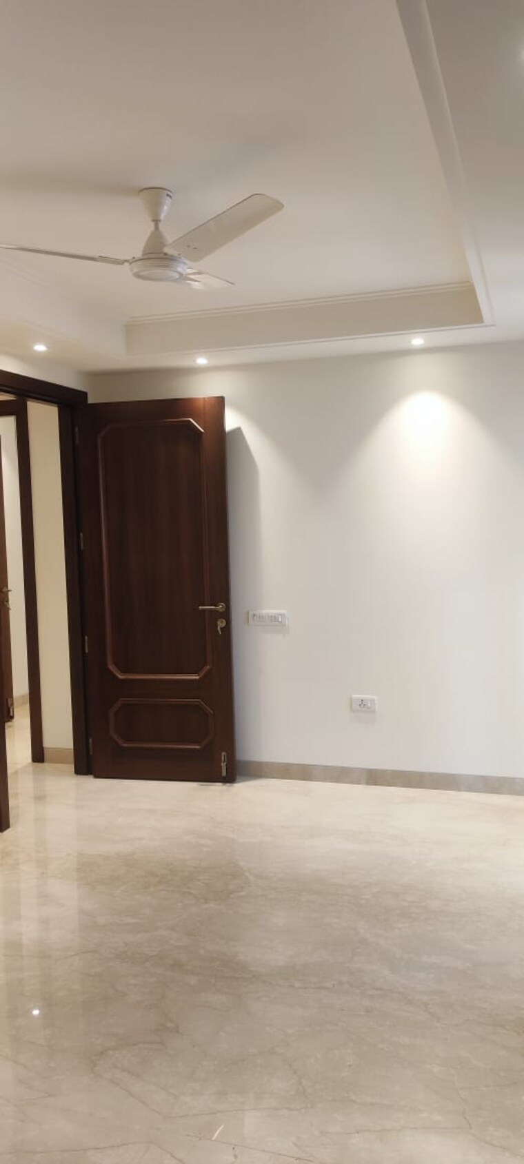 Room, defence colony 4 Bedroom 2200 Sq.Ft. Builder Floor In Defence Colony Delhi 9689745