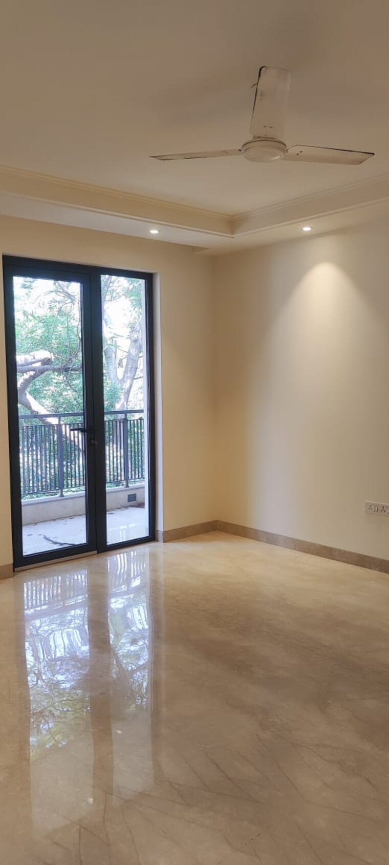Room, defence colony 4 Bedroom 2200 Sq.Ft. Builder Floor In Defence Colony Delhi 9689745