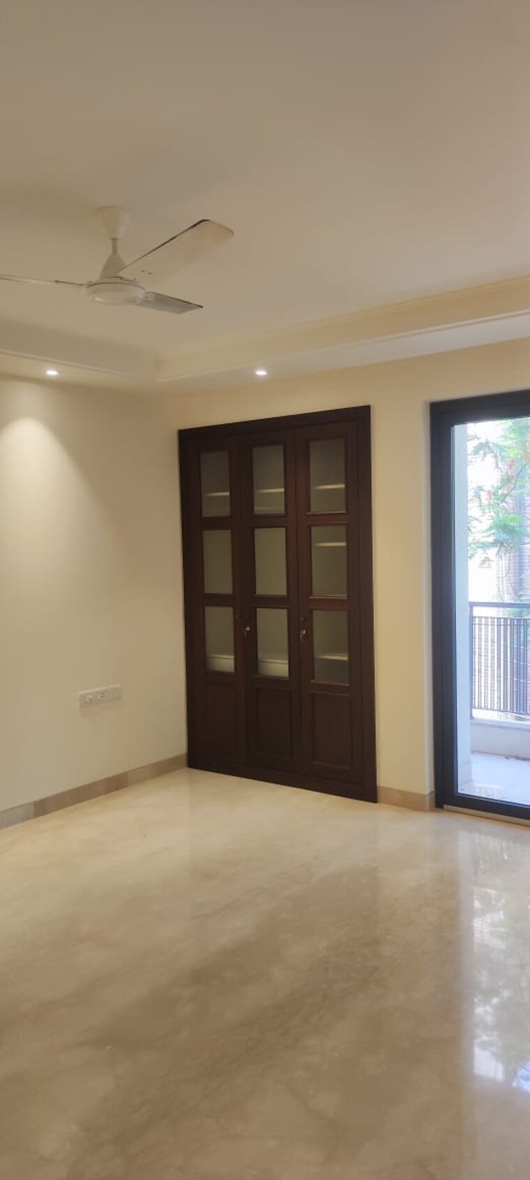 Room, defence colony 4 Bedroom 2200 Sq.Ft. Builder Floor In Defence Colony Delhi 9689745