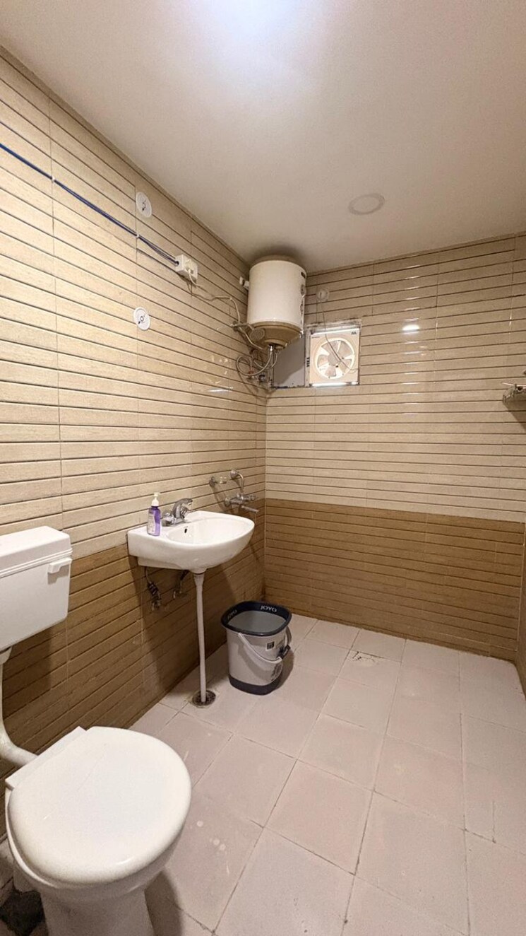 Bathroom, lda-parijaat-apartments 3 Bedroom 1800 Sq.Ft. Apartment In Faizabad Road Lucknow 9689759