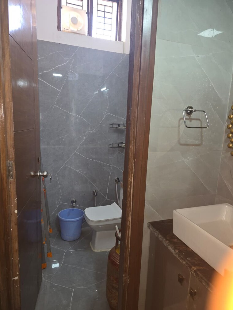 Bathroom, ram ganga vihar phase 2 3 Bedroom 2200 Sq.Ft. Villa In Ram Ganga Vihar Phase 2 Moradabad 9689773