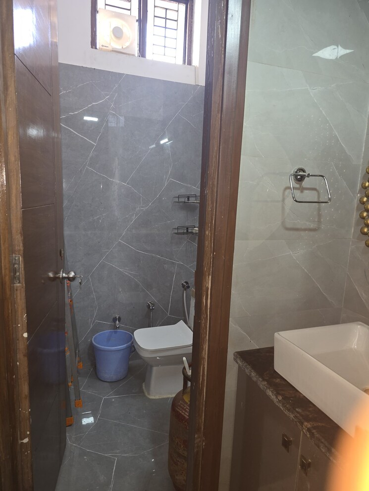 Bathroom, ram ganga vihar phase 2 3 Bedroom 2200 Sq.Ft. Villa In Ram Ganga Vihar Phase 2 Moradabad 9689773
