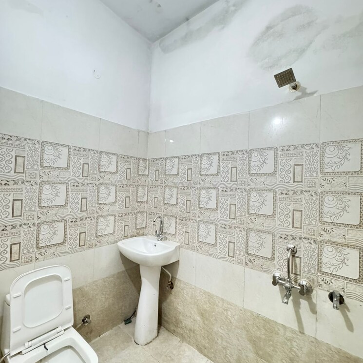 Bathroom, kharar landran road 2 Bedroom 950 Sq.Ft. Apartment In Kharar Landran Road Mohali 9689757