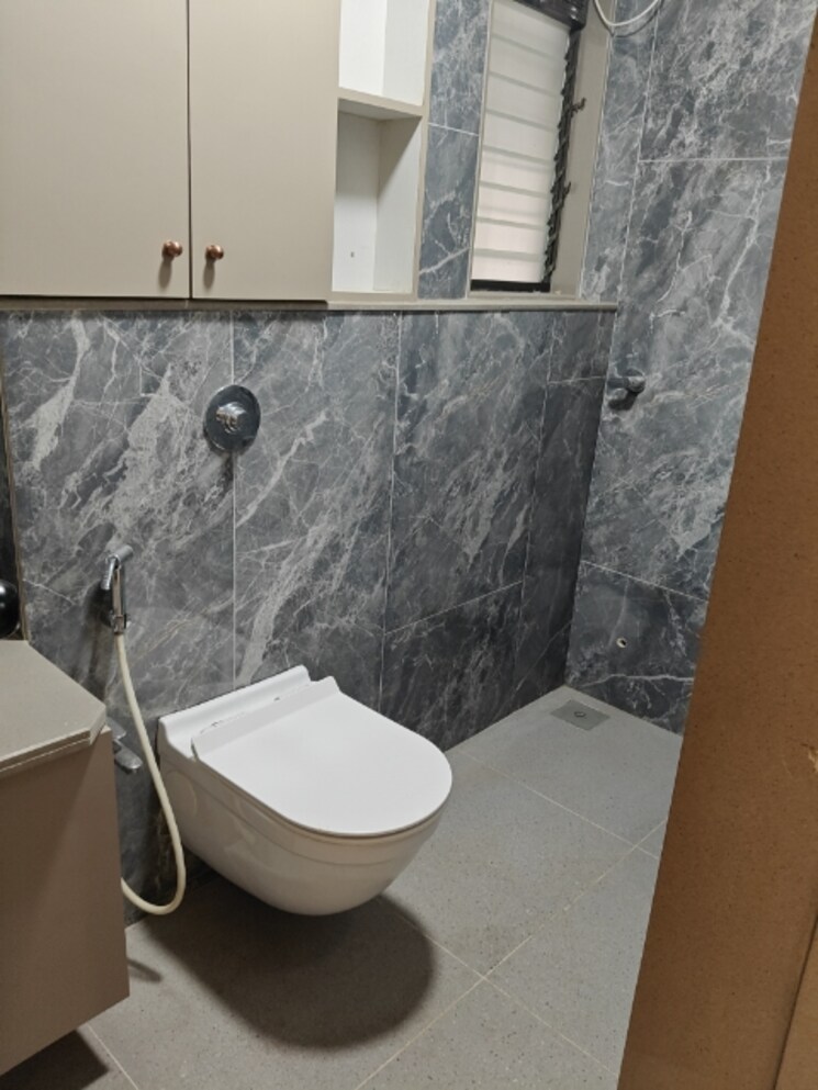 Bathroom, tilak-nagar-building 2 Bedroom 688 Sq.Ft. Apartment In Tilak Nagar Mumbai 9689766