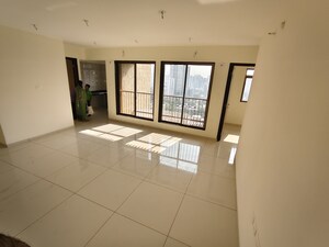 Room in 2.5 BHK Apartment at Chandak 34 Park Estate, Goregaon West – for Sale