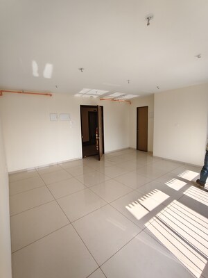 Room in 2.5 BHK Apartment at Chandak 34 Park Estate, Goregaon West – for Sale